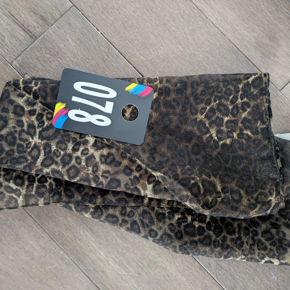 sold078_Leopard Print Scarf